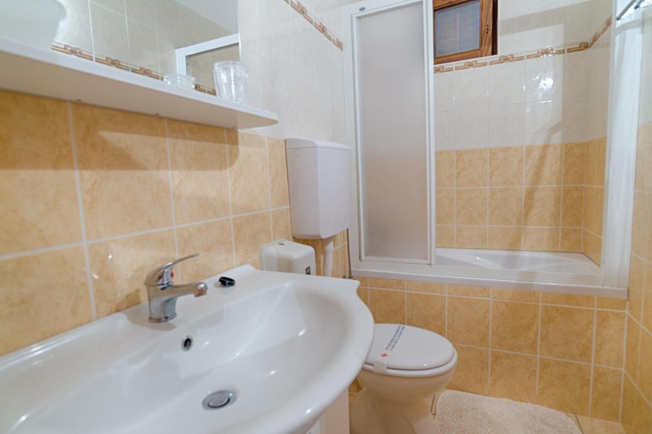 Arka Apartment Stara Novalja Ngoại thất bức ảnh